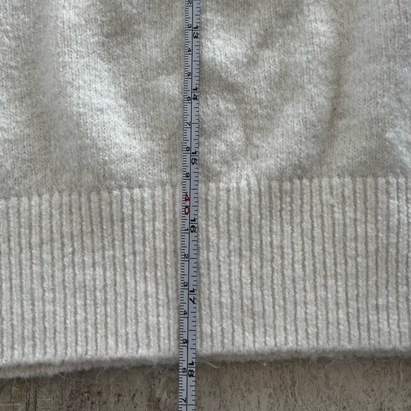 Off the shoulder white sweater - Picture 5 of 9